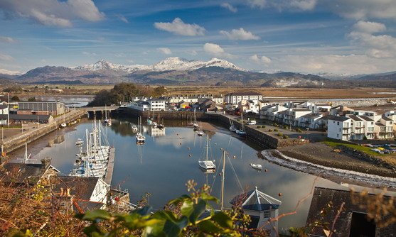 nvw-c69-1112-0311_harbour in winter with moelwyn range covered in snow in background porthmadog_16-08-2017.jpg