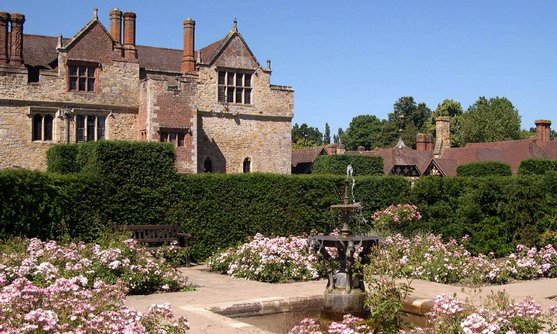 hever castle tudor garden.jpg