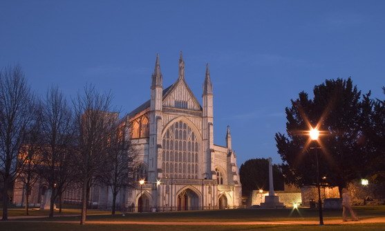 Engeland | Hamsphire | vb25584846_the exterior of winchester cathedral_22-11-2019.jpg