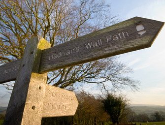 ve14062_sign post hadrians wall_15-3-2020.jpg