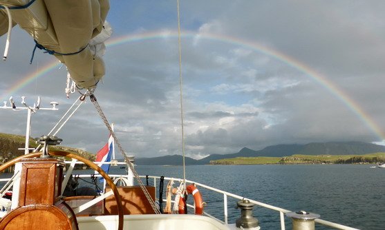 steady sailing met regenboog highlight.jpg
