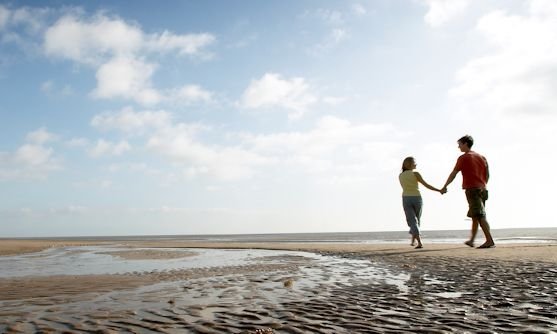 lincolnshire coast couple at beach.jpg